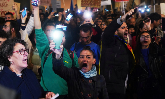 Ισπανία: Μαζικές διαδηλώσεις στη Βαλένθια, μετά τις φονικές πλημμύρες