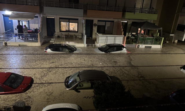 Κακοκαιρία Bora: Απεγκλωβίστηκαν 60 άνθρωποι - Απαγορεύεται η κυκλοφορία στη Ρόδο