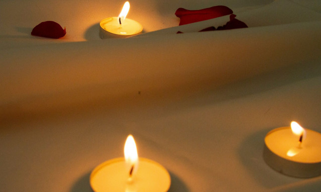 Βλάπτουν την υγεία τα αρωματικά κεριά; Τι λέει η επιστήμη