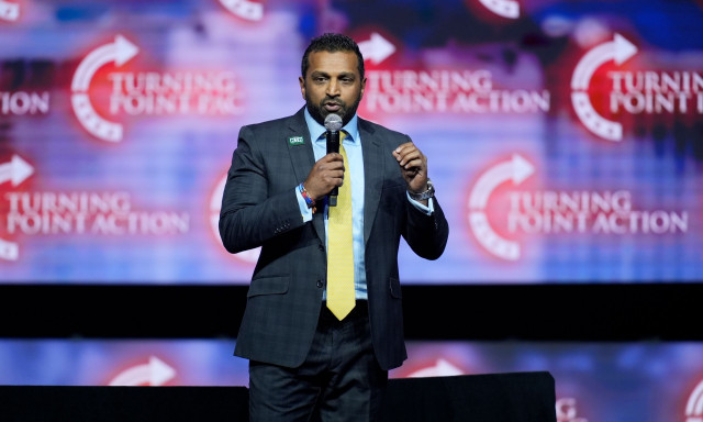 Ο Τραμπ προτείνει τον Κας Πατέλ για διευθυντή του FBI - Γνωστός πολέμιος του βαθέως κράτους