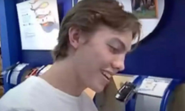 Πούλησε τη θέση του στη σειρά για ένα iPhone για 800 δολλάρια και κέρδισε 100.000