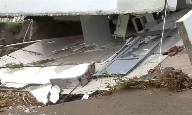 Κακοκαιρία Bora: Τεράστιες καταστροφές στη Ρόδο - Στον αέρα «κρέμεται» ξενοδοχείο