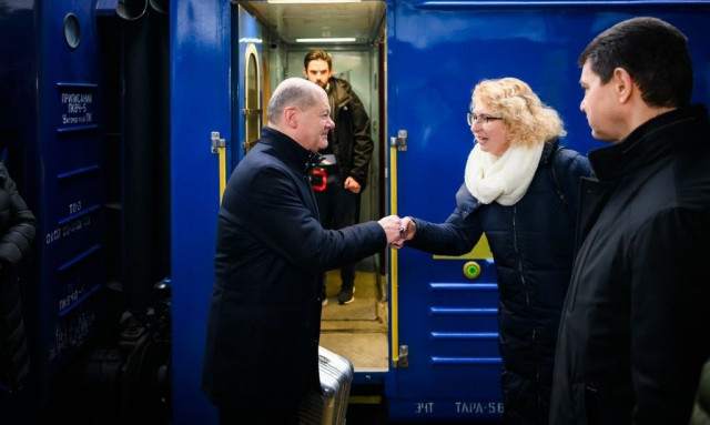 Ταξίδι – «αστραπή» του Όλαφ Σολτς στο Κίεβο: Νέα στρατιωτική βοήθεια 650 εκατ. ευρώ στην Ουκρανία