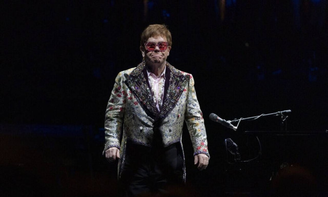 Έλτον Τζον: «Δυστυχώς έχασα την όρασή μου τον Ιούλιο»
