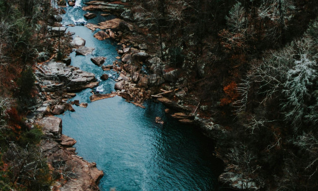 Άγρια ομορφιά και καταπράσινα δάση: Το τοπίο της Ελλάδας που θα λατρέψει κάθε φυσιολάτρης
