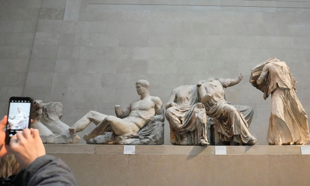 Γλυπτά του Παρθενώνα – Μενδώνη: «Πρέπει να επανενωθούν στην ολότητά τους, χρειάζεται χρόνος»