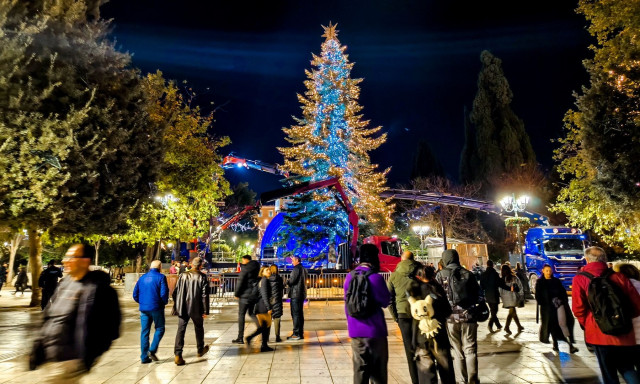 Δώρο Χριστουγέννων 2024: Μεγάλη ανατροπή με τις ημερομηνίες - Σε ποιους θα δοθεί νωρίτερα φέτος