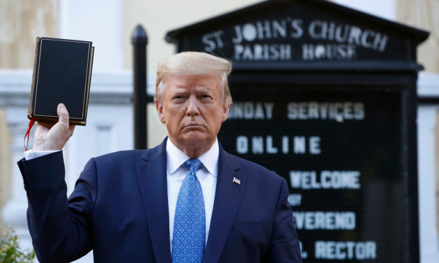 Στη Γαλλία ο Ντόναλντ Τραμπ – Θα παραβρεθεί στην επαναλειτουργία της «Παναγιάς των Παρισίων»