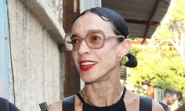 Έλενα Τοπαλίδου: Έδειξε το στήθος της δημόσια και έστειλε ένα μήνυμα