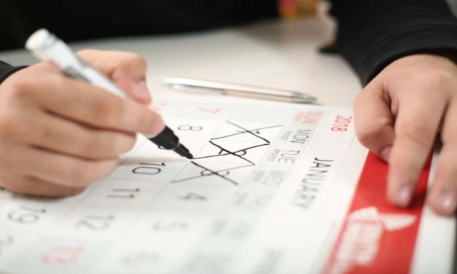 Περίεργος τύπος εντόπισε μια λεπτομέρεια στο ημερολόγιο και το ίντερνετ ανησυχεί για το μέλλον