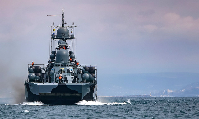 Ένταση στη Βαλτική: Πυρά ρωσικού πολεμικού πλοίου σε γερμανικό στρατιωτικό ελικόπτερο