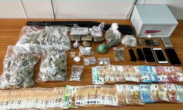 Αχαρνές: Διακινούσαν ηρωίνη, κοκαΐνη και κάνναβη έξω από κέντρα απεξάρτησης – 5 συλλήψεις