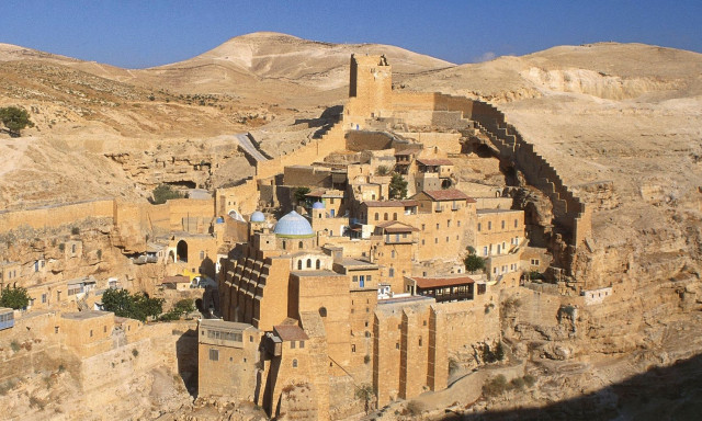 Ο πορτάρης της ιστορικής Ιεράς Μονής του Αγίου Σάββα στο Newsbomb.gr: «Το σκήνωμα ευωδιάζει συνεχώς»