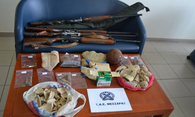 Ηράκλειο: Έκρυβε στο σπίτι του αρχαία και όπλα - Στα χέρια των αρχών ένας 68χρονος