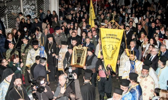 Πλήθος πιστών για την υποδοχή της θαυματουργής εικόνας της Παναγίας της Σουμελάς στην Καλαμάτα