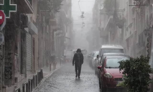 Καιρός: Δυο βαρομετρικά χαμηλά θα φέρουν νέες καταιγίδες - Θα κρατήσουν για μέρες τα φαινόμενα