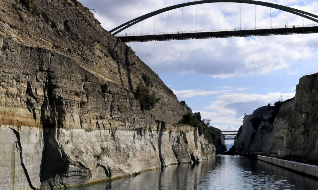 Ισθμός Κορίνθου: Πτώμα άνδρα εντοπίστηκε να επιπλέει στη θάλασσα