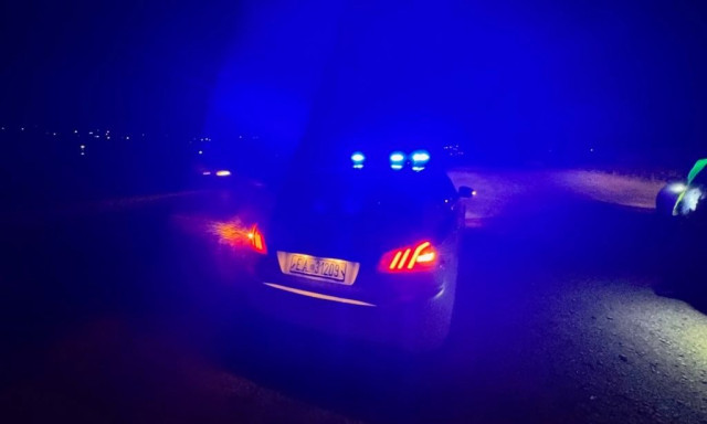 Καταδίωξη από το Ζεφύρι κατέληξε σε τροχαίο στη Νέα Φιλαδέλφεια – Τραυματίστηκε ο οδηγός Ρομά