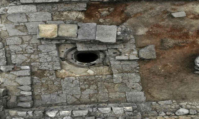 Ρέθυμνο: Τι κρυβόταν κάτω από το καπάκι των 600 κιλών στην Αρχαία Ελεύθερνα