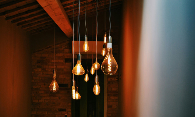 Λογαριασμοί ρεύματος: Σε ισχύ το νέο διζωνικό σύστημα - Πότε θα είναι φθηνότερο το ρεύμα