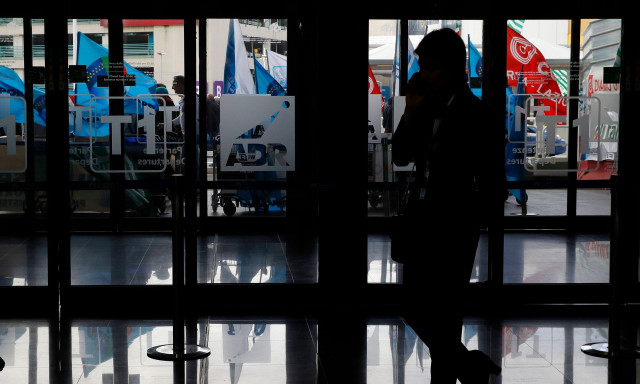 Ιταλία: Συναγερμός στα αεροδρόμια λόγω «μυστηριώδους» ασθένειας που μετρά 80 θανάτους