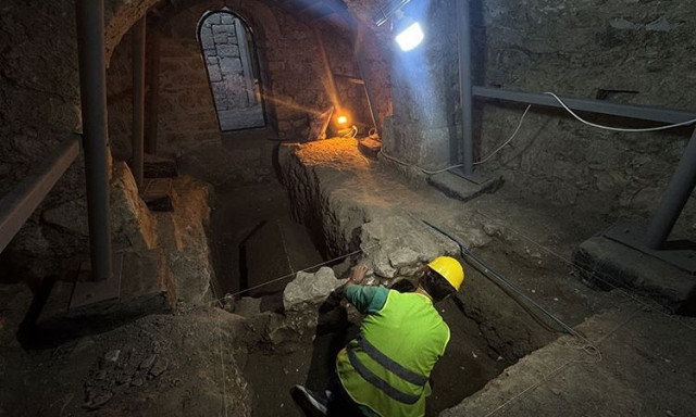 'Αγιος Νικόλαος: Αρχαιολογική ανακάλυψη - Βρέθηκε το πέτρινο φέρετρο του «πραγματικού Άγιου Βασίλη»