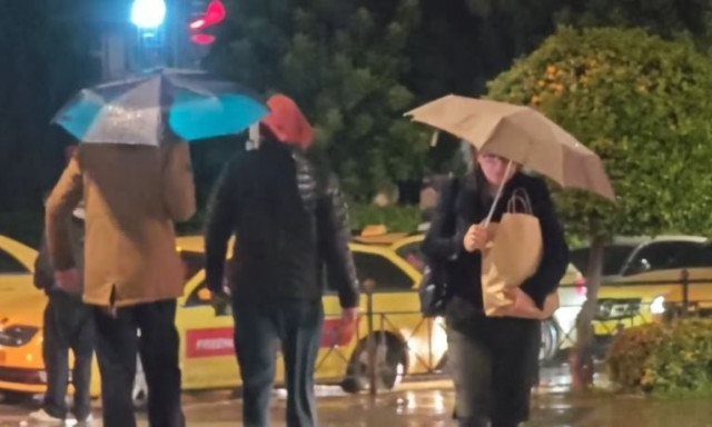 Βροχή στην Αθήνα - Μποτιλιάρισμα στους δρόμους