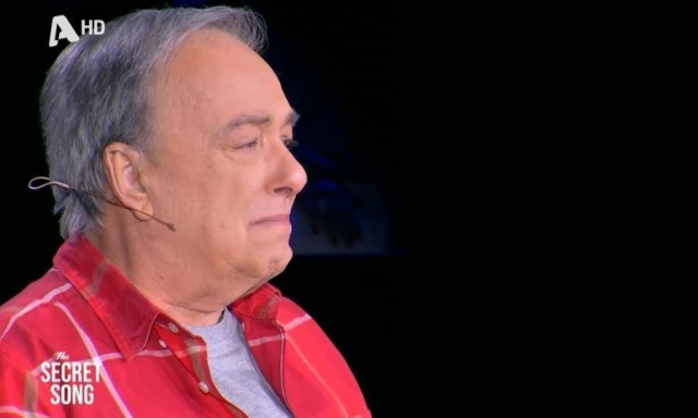 Έκλαιγε με ''λυγμούς'' ο Ανδρέας Μικρούτσικος με την μουσική έκπληξη που του ετοίμασαν