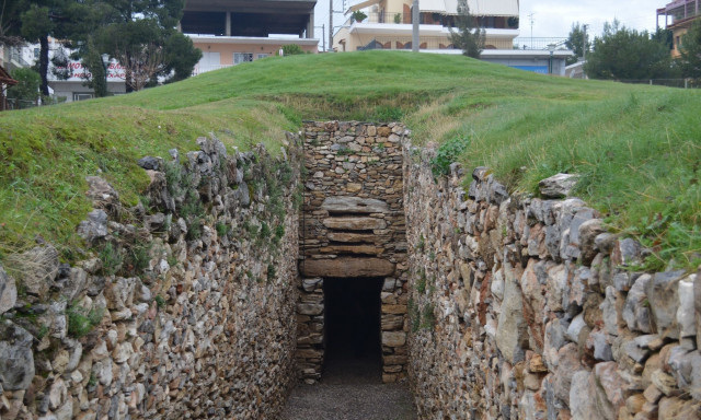 Η άγνωστη προϊστορία του Μενιδίου: Ο Μυκηναϊκός τάφος των Αχαρνών