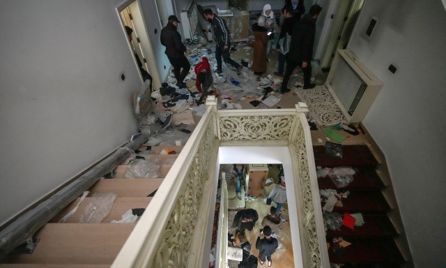 Συρία: H πτώση του Άσαντ - «Ξηλώνουν» τα παλάτια του