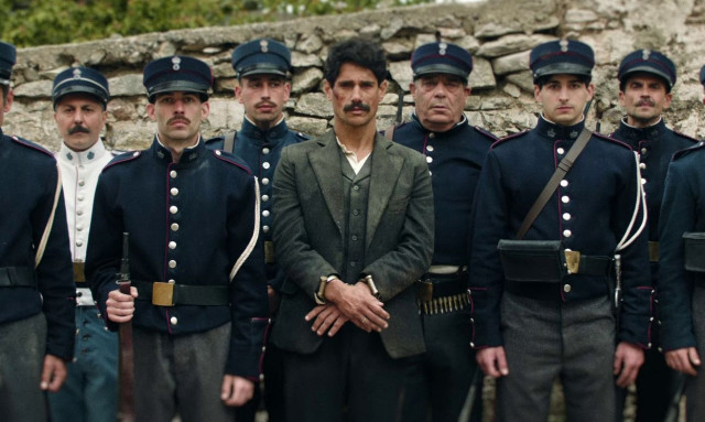 Όλοι μιλάνε για το σπαρακτικό φινάλε της σειράς «17 Κλωστές»: Η σκηνή που «πάγωσε» το κοινό