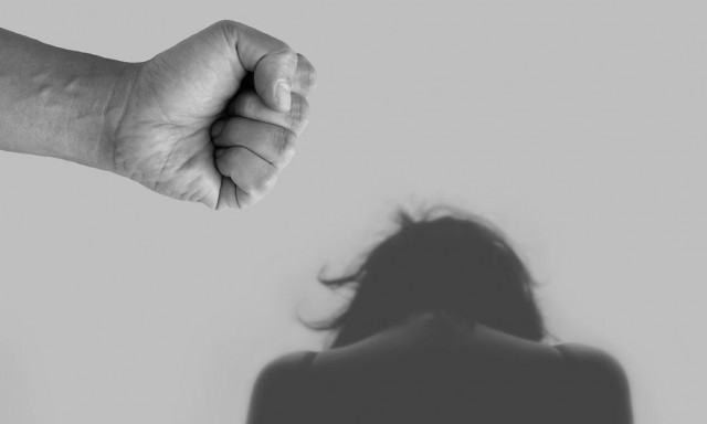 Σεξουαλική παρενόχληση και βία στην εργασία – Τι αποκαλύπτει μελέτη της ΓΣEE