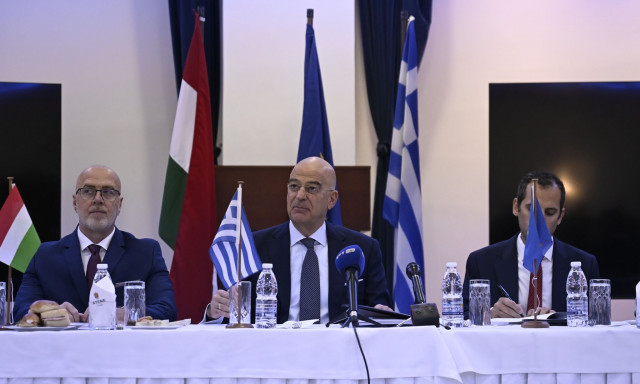 Δένδιας προς τους πρέσβεις της Ε.Ε.: «Σχιζοφρενική» η προσέγγιση της Ευρώπης για την Άμυνα