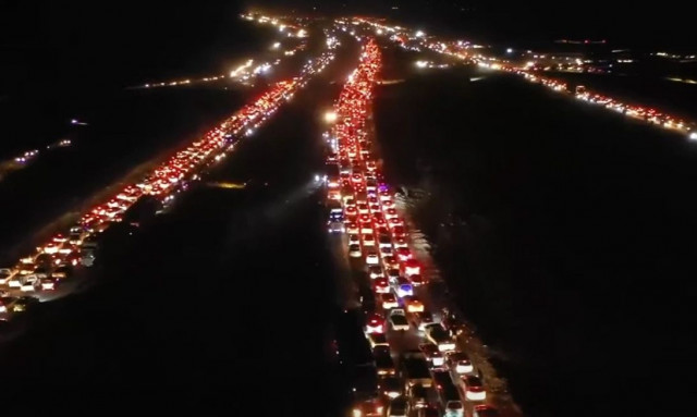 Απίστευτο θέαμα: Εκατοντάδες Σύριοι επιστρέφουν στη Δαμασκό - Έχουν «πλημμυρίσει» οι δρόμοι