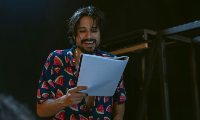 Δημοτικό Θέατρο Πειραιά: "Merde!" για τα κακώς κείμενα του ελληνικού θεάτρου