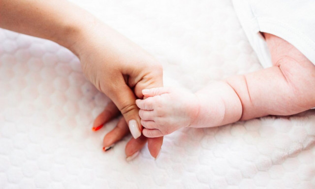 Λάρισα: Μητέρα «ξεπόρτισε» όλο το βράδυ αφήνοντας μόνο τον ανήλικο γιο της - Συνελήφθη η 37χρονη