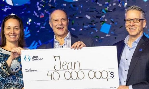 Άνδρας κέρδισε 40 εκατ. δολάρια στο λαχείο του Καναδά, αγοράζει πίτσα σε συναδέλφους και λέει αντίο