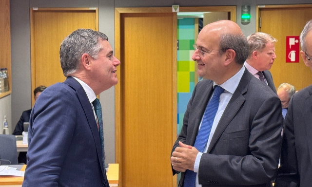 Κομισιόν: Η Ελλάδα ανάμεσα στις 8 χώρες της ΕΕ που εγκρίθηκε ο προϋπολογισμός τους χωρίς επιφυλάξεις