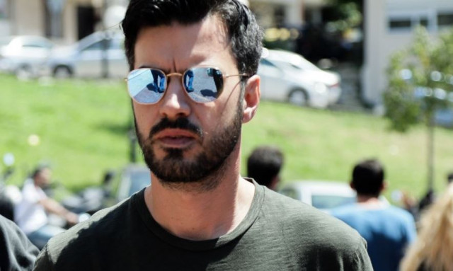 Γιάννης Τσιμιτσέλης: «Τη δεύτερη μέρα αφότου έφυγε ο πατέρας μου, ήμουν στα μπουζούκια»