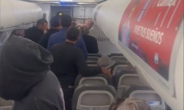 Πανικός σε πτήση στο Μεξικό: 31χρονος προσπάθησε να καταλάβει το πιλοτήριο του αεροπλάνου