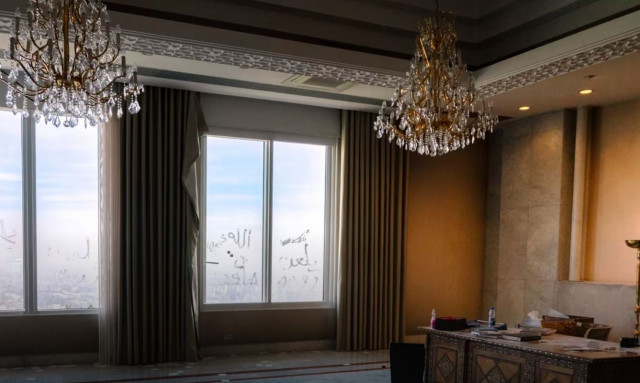 Μέσα στο λεηλατημένο παλάτι του Άσαντ: Xλιδή, υπόγεια καταφύγια και αντικαταθλιπτικά χάπια