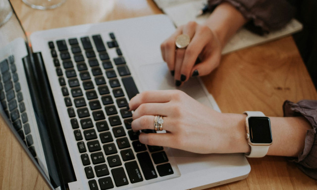 Voucher για αγορά tablet και laptop: Λήγει η προθεσμία αύριο - Τελευταία ευκαιρία