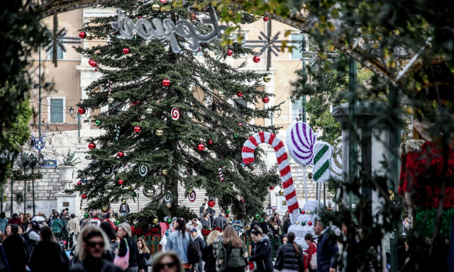 Χριστουγεννιάτικο τραπέζι: 9+1 συμβουλές από την ΕΚΠΟΙΖΩ για τρόφιμα και παιχνίδια