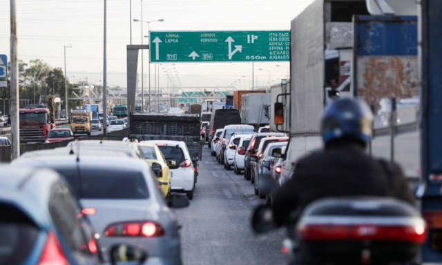 Πάλι στο «κόκκινο» ο Κηφισός - Προβλήματα στην κυκλοφορία