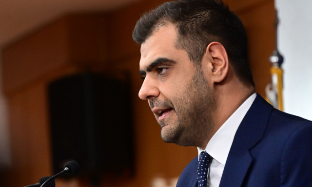 Κόντρα Μαρινάκη - Τσουκαλά για τα επιτόκια των τραπεζών - Η απάντηση με «Ρόδα, τσάντα και κοπάνα»