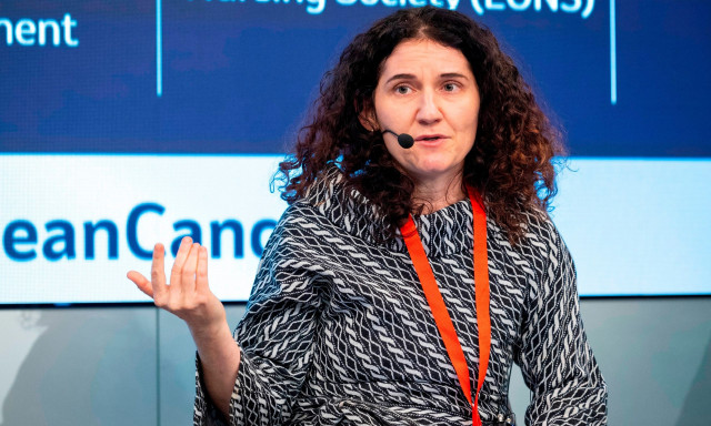 Liora Bowers (ΟΟΣΑ) στο Newsbomb.gr: Τα 2 μεγάλα προβλήματα της Ελλάδας στη διαχείριση του καρκίνου