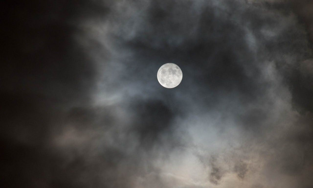 Αντίστροφη μέτρηση για την πανσέληνο Δεκεμβρίου - Γιατί ονομάζεται «Ψυχρό φεγγάρι»