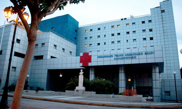 Τροχαίο ατύχημα στον Βόλο: Κρίσιμες ώρες για 16χρονο που έχασε τον έλεγχο της μηχανής