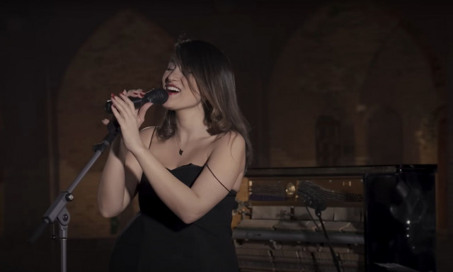 Ιράν: Γυναίκα συνελήφθη επειδή τραγούδησε σε διαδικτυακή συναυλία χωρίς να φοράει χιτζάμπ