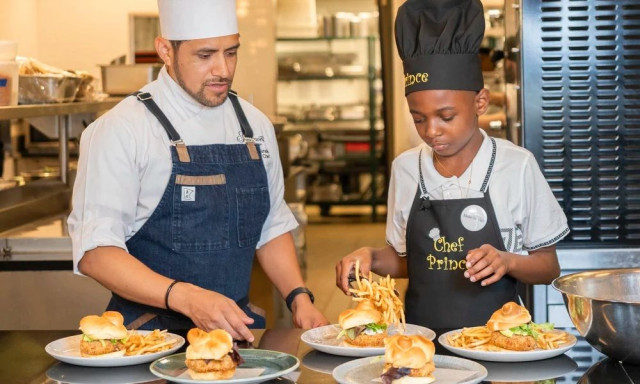 ΗΠΑ: Αγόρι 7 χρονών έλαβε νέα καρδιά - Δύο χρόνια αργότερα μαγειρεύει για να συγκεντρώσει χρήματα